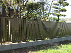 のフェンス・柵 シンプレオフェンスST1型 縦スリット 自由柱施工 施工例