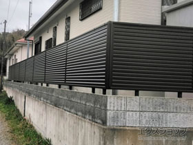 のフェンス・柵 ミエーネフェンス 目隠しルーバータイプ 自由柱施工 施工例
