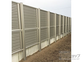 のフェンス・柵 ミエーネフェンス 目隠しルーバータイプ 2段支柱 自立建て用（パネル2段） 施工例