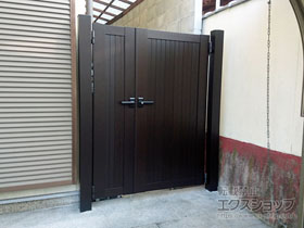 の門扉 シンプレオ門扉6型 たて目隠し 両開き親子 門柱使用 施工例