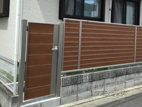 の門扉 ルシアス門扉BP02型 横目隠し 片開き 複合カラー 門柱使用 施工例