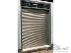 のガレージシャッター ガレージシャッタークワトロ 手動式 内部付タイプ 施工例