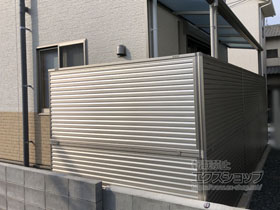 のフェンス・柵 ミエーネフェンス 目隠しルーバータイプ 2段支柱 自立建て用（2段パネル） 施工例