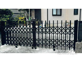 のカーゲート イノーバP ペットガード キャスタータイプ 両開き 40W（20S+20M） 施工例