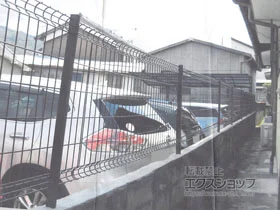 LIXIL リクシル(TOEX)のフェンス・柵・塀 ハイグリッドフェンスN8型 フリーポールタイプ 施工例