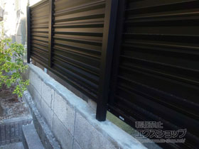 のフェンス・柵 ミエーネフェンス 目隠しルーバータイプ 自由柱施工 施工例