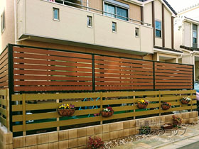 のフェンス・柵 モクアルフェンス 横板タイプ 2段支柱 自立建て用（パネル1段） 施工例