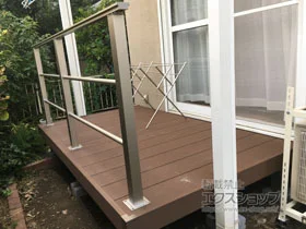 YKKAPのウッドデッキ リウッドデッキ 200＋ ルシアスデッキフェンスB03型＜横格子2本タイプ＞ 施工例