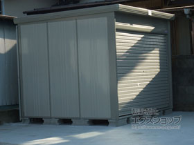 の物置・屋外倉庫 Mr.ストックマンダンディ (シャッター扉) 多雪型 2532×2290×2110（NDE-S2522） NDE-S2522-W 施工例