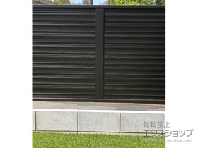 のフェンス・柵 ルシアスフェンスF02型 横目隠し 複合カラー 自由柱施工 施工例