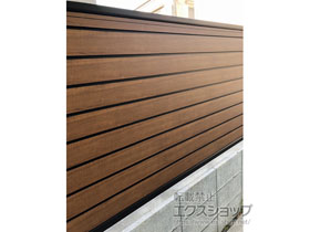 のフェンス・柵 ルシアスフェンスF02型 横目隠し 複合カラー 2段支柱 自立建て用（パネル1段）※【A】と接続あり 施工例