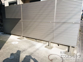 のフェンス・柵 ミエーネフェンス 目隠しルーバータイプ 2段支柱 自立建て用 施工例