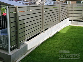 のフェンス・柵 シンプレオフェンスSY1型 横スリット　自由柱施工 施工例