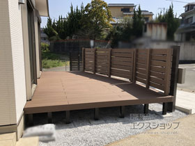 のウッドデッキ リウッドデッキ 200＋リウッドデッキフェンス3型 横スリット 施工例