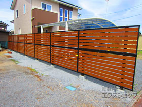 のフェンス・柵 モクアルフェンス 横板タイプ 2段支柱 自立建て用(パネル2段) 施工例