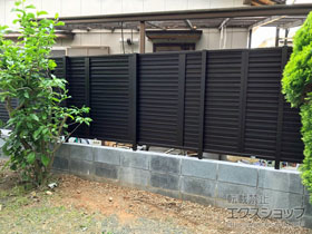 のフェンス・柵 ミエーネフェンス 目隠しルーバータイプ 自由柱施工 施工例