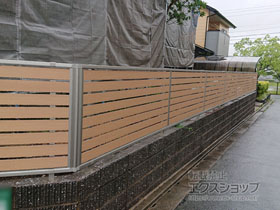 のフェンス・柵 ルシアスフェンスF04型 横板 木目カラー 自由柱施工 施工例