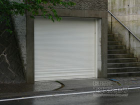 のガレージシャッター ガレージシャッタークワトロ 電動式 内部付タイプ 施工例