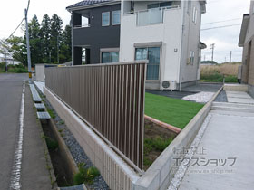 のフェンス・柵 ルシアスフェンスF03型 たて半目隠し 木調カラー 施工例