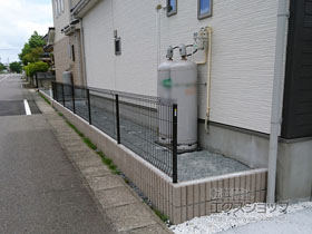 のフェンス・柵 イーネットフェンス 2F型　自由柱タイプ 施工例