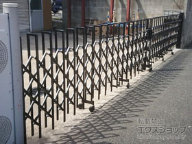 のカーゲート トリップゲート RC型 ノンレール 両開き 82W(41S+41M) 施工例