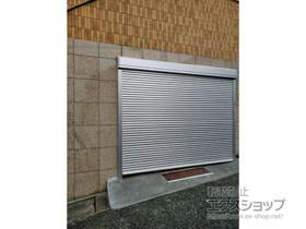 のガレージシャッター ガレージシャッタークワトロ 電動式 外部付タイプ 施工例