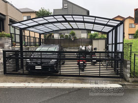 のカーポート ネスカR (ラウンドスタイル) ワイド 積雪〜20cm対応＋ ネスカRワイド サイドパネル 施工例