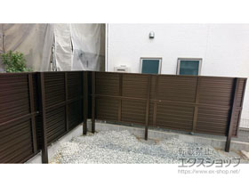 のフェンス・柵 ミエーネフェンス 目隠しルーバータイプ 2段支柱 自立建て用 施工例
