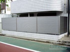 のフェンス・柵 シンプレオフェンス13型 ルーバー 自由柱施工 施工例