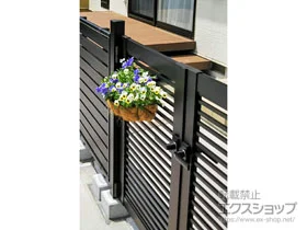 YKKAPの門扉 シンプレオ門扉9型 横粗格子 片開き 門柱使用 施工例