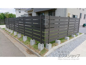 のフェンス・柵 プラドフェンス ジョイントあり仕様 板7段 隙間20mm 施工例