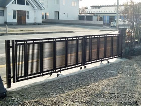 のカーゲート エクスライン伸縮ゲート2型 ノンレール 両開き 51W 施工例