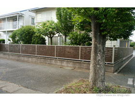 のフェンス・柵 ルシアスフェンスF04型 横板 木目カラー 自由柱タイプ 施工例