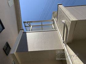 のバルコニー・ベランダ屋根 ヴェクターテラス F型 屋根タイプ 単体 積雪〜20cm対応＋ヴェクターテラス 吊り下げ干し 標準 2本入り1セット 施工例