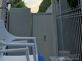 の物置・屋外倉庫 アイビーストッカー 900×515×1903 BJX-095E-FW 施工例