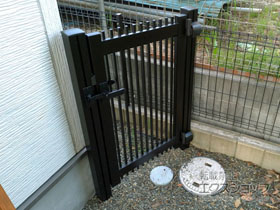 の門扉 シンプレオ門扉T1型 縦格子 片開き 門柱使用 施工例