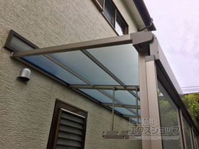 のテラス屋根 スピーネ F型 テラスタイプ 単体 積雪〜20cm対応＋スピーネ F型 吊り下げ物干し　Aセット 施工例