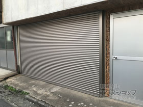 のガレージシャッター ガレージシャッタークワトロ 電動式 外部付タイプ 施工例