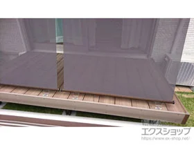 LIXIL リクシル(TOEX)のウッドデッキ 樹ら楽ステージ 木彫 施工例
