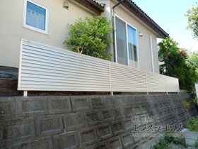 のフェンス・柵 ミエーネフェンス 目隠しルーバータイプ 自由柱施工 施工例