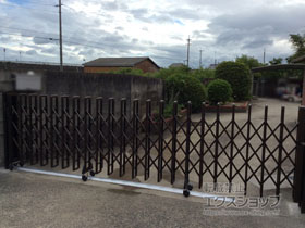 のカーゲート レイオス1型 センターガイドレール 片開き*46S 施工例