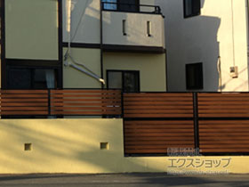 のフェンス・柵 モクアルフェンス 横板タイプ 2段支柱 自立建て用（パネル2段） 施工例