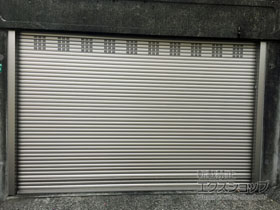 のガレージシャッター ガレージシャッタークワトロ 電動式 内部付タイプ ※外部停電時開閉機構 施工例