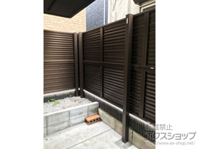 のフェンス・柵 シンプレオフェンス13型 目隠しルーバー 2段支柱 自立建て用 施工例