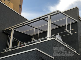 のバルコニー・ベランダ屋根 スピーネ R型 屋根タイプ 単体 積雪〜20cm対応＋吊り下げ式物干しAセット 標準 施工例