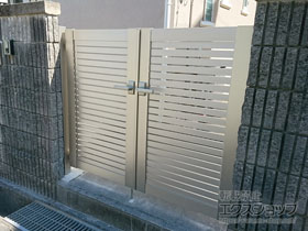 の門扉 シンプレオ門扉3型 横太格子 両開き 門柱使用 施工例