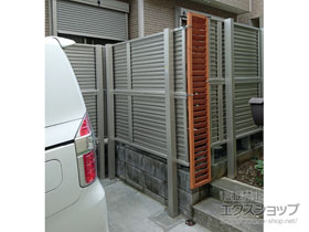 のフェンス・柵 ミエーネフェンス 目隠しルーバータイプ 2段支柱 自立建て用 施工例