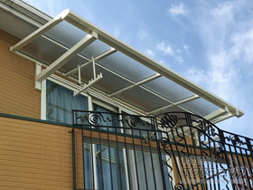 のバルコニー・ベランダ屋根 ソラリア F型 ルーフタイプ 単体積雪〜20cm対応 施工例