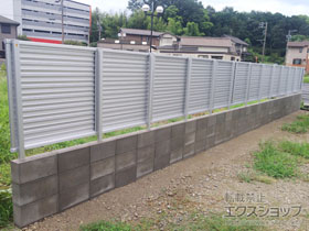 のフェンス・柵 ミエーネフェンス 目隠しルーバータイプ 自由柱施工 施工例