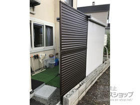 のフェンス・柵 ミエーネフェンス　目隠しルーバータイプ　2段支柱　自立建て用（パネル2段） 施工例